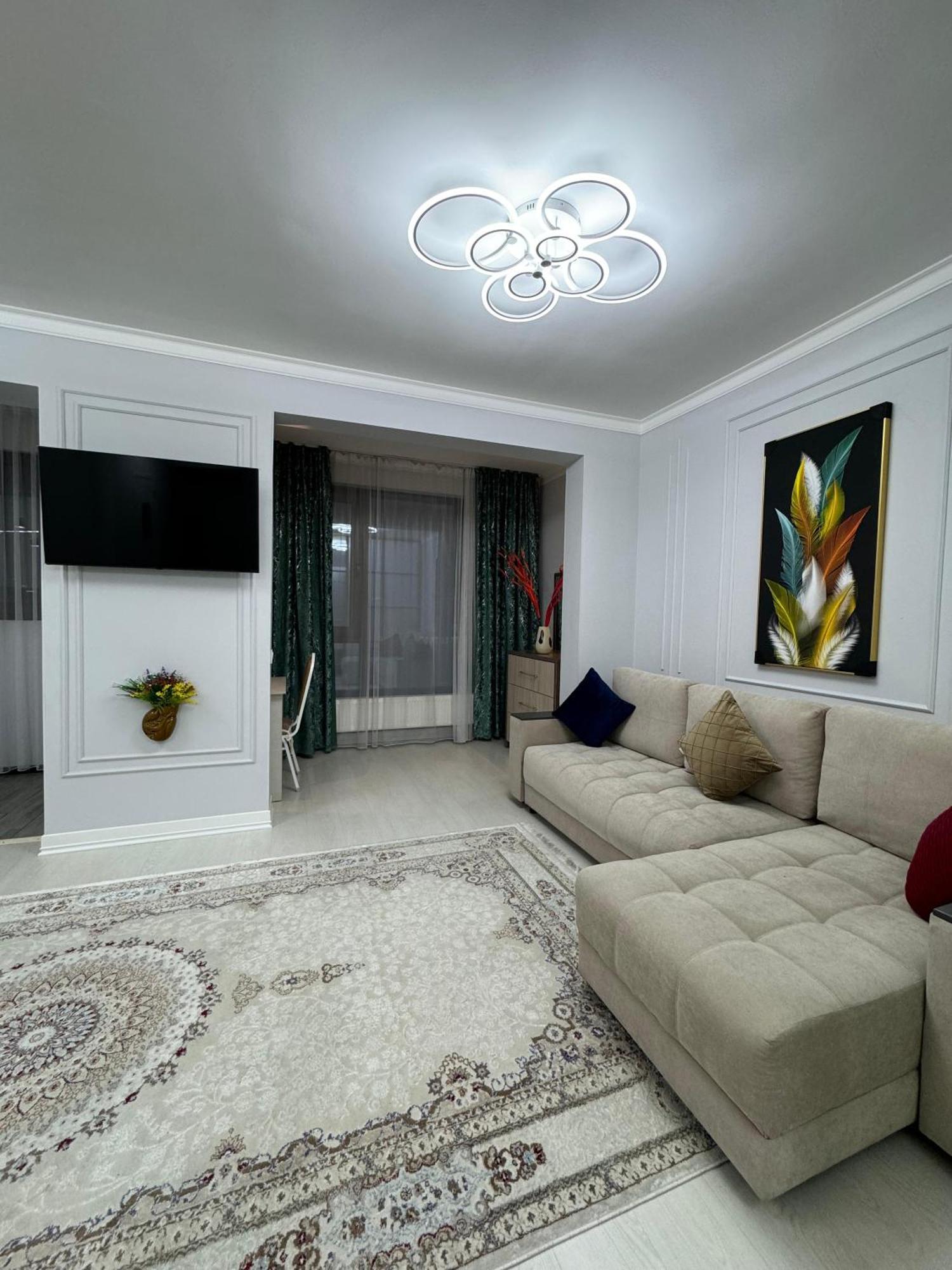 Двухкомнатная Квартира В Жк Арбат Almaty Exterior photo